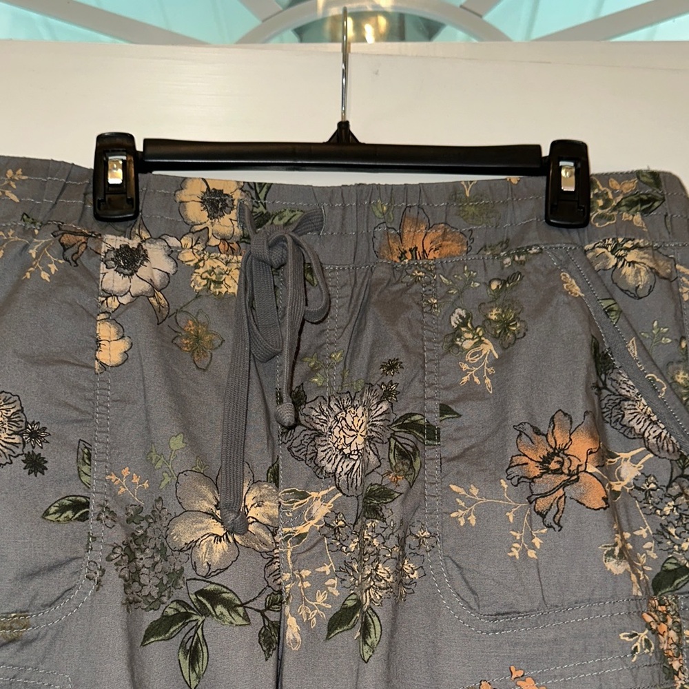 Democracy Olive Green Floral Cargo Pants - Picture 4 of 7